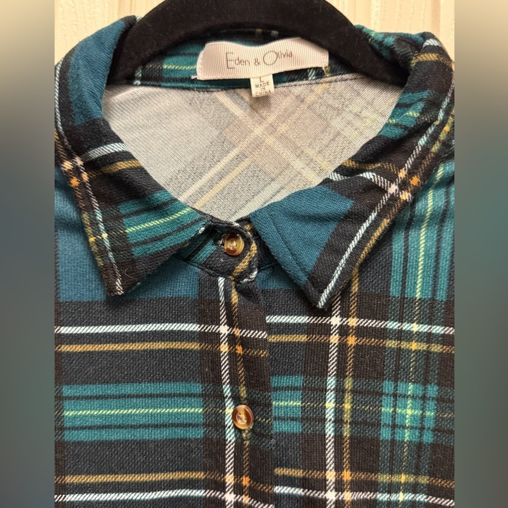 Green Plaid women’s flannel - Picture 4 of 4
